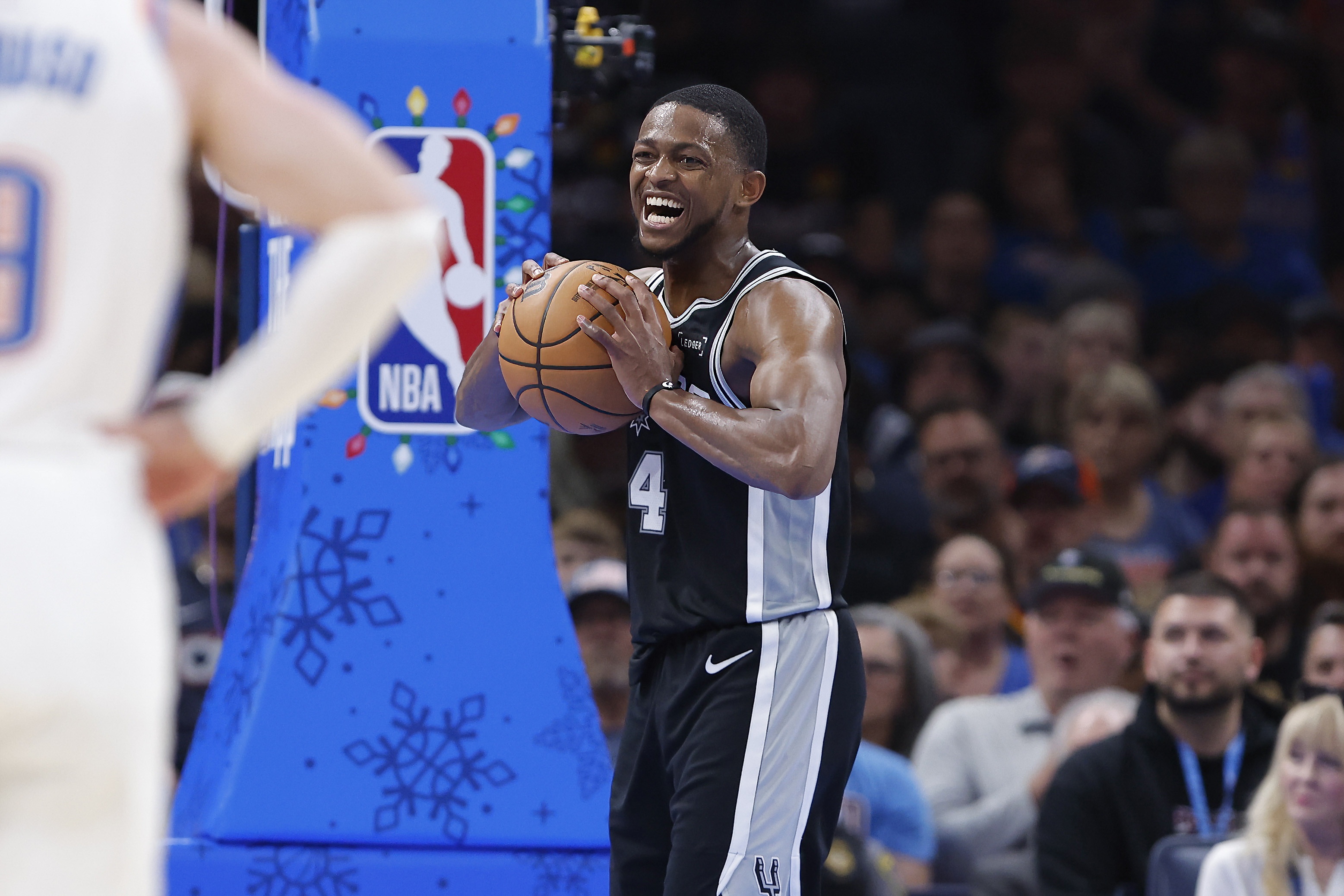 马刺或留福克斯一年抬价 巴恩斯预测分手倒计时 马刺或留福克斯一年抬价 巴恩斯预测分手倒计时