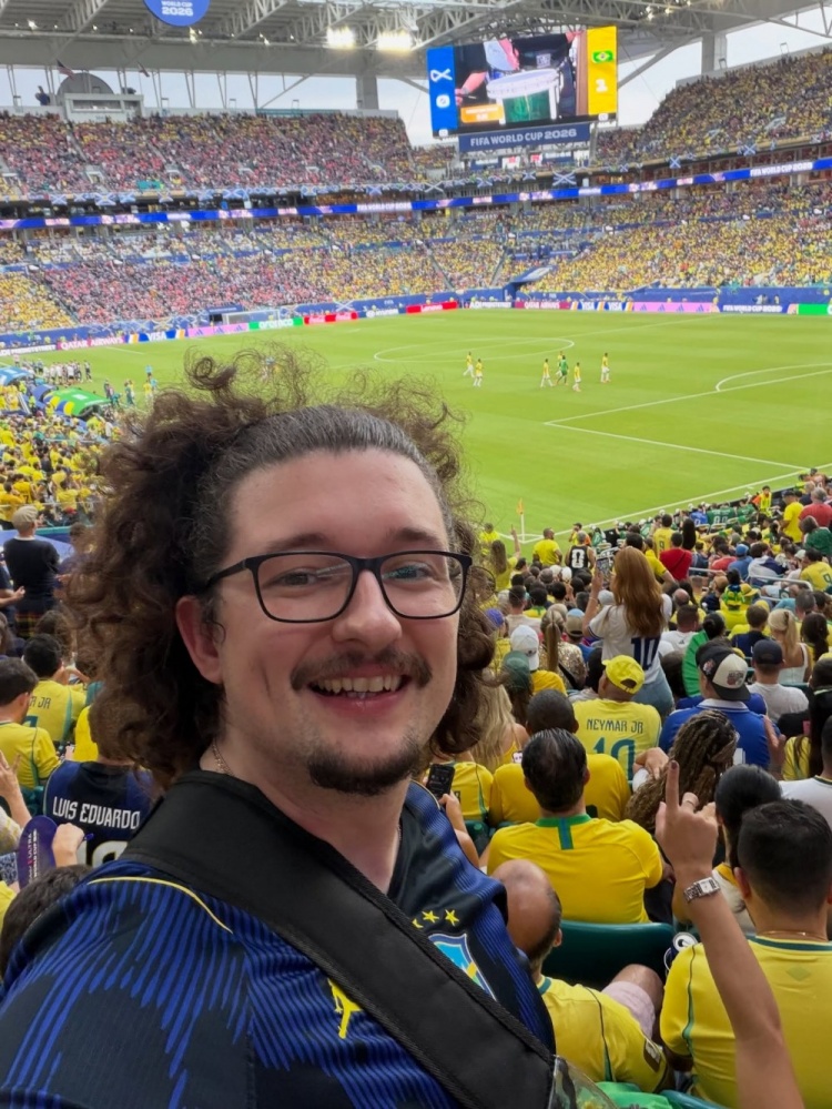 蓄发哥圆梦：从曼联看台到巴西世界杯现场