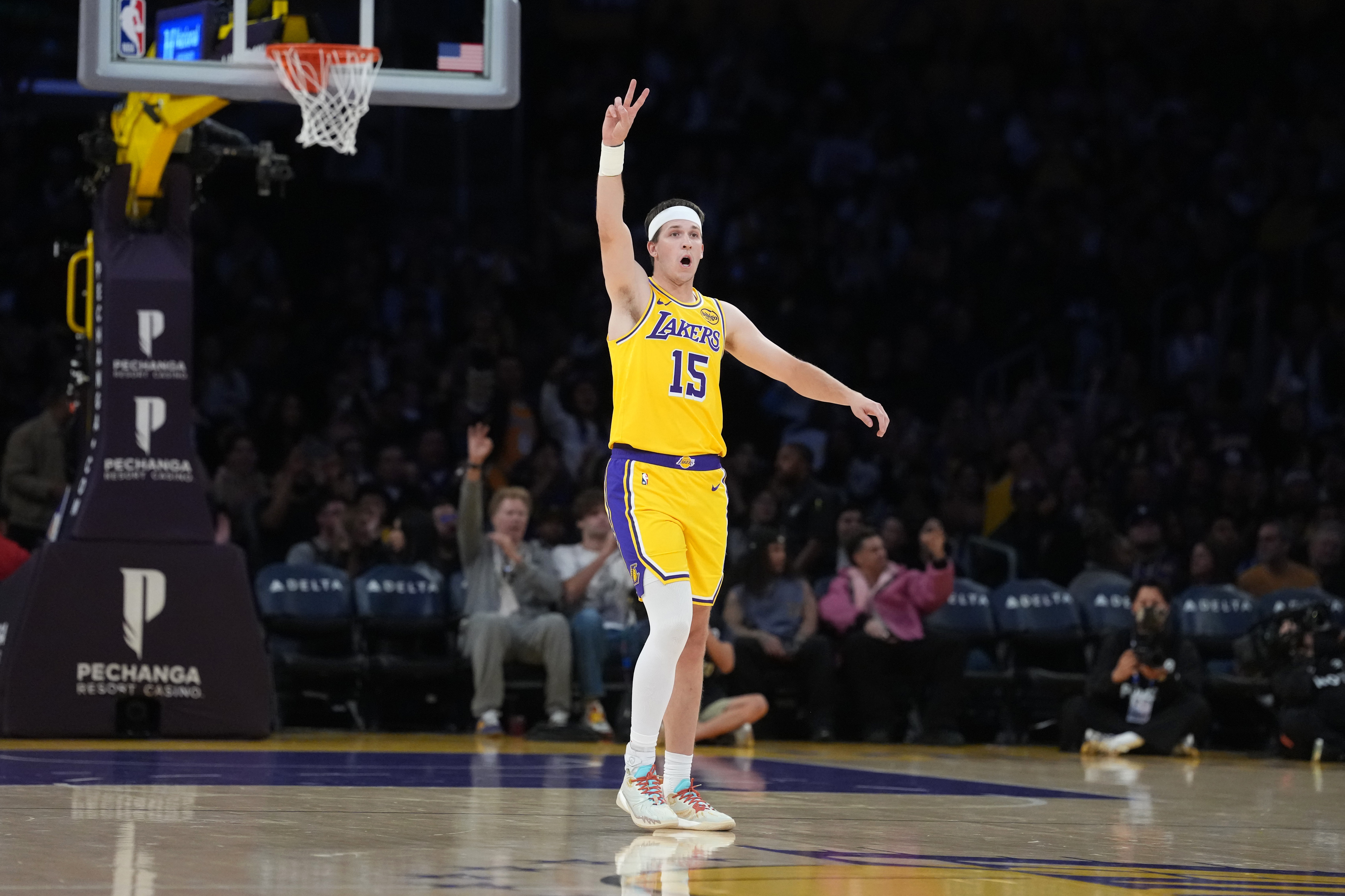 里夫斯5年得分曲线:新秀7.3到23.3,顶薪续约湖人 里夫斯5年得分曲线:新秀7.3到23.3,顶薪续约湖人