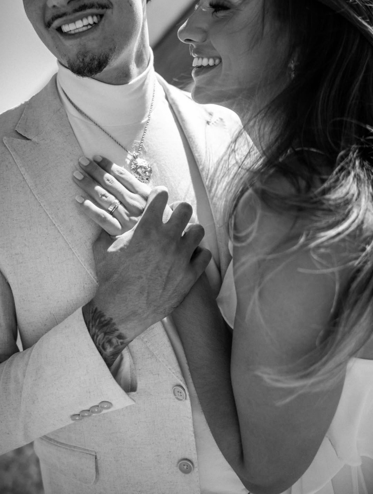 勇士球员桑托斯与沙滩排球运动员完婚