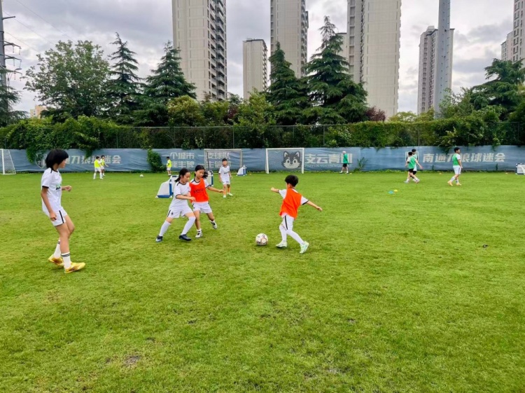 门兴学院上海联合南通支云青训暑期夏令营开营，德式体系落地长江体育公园