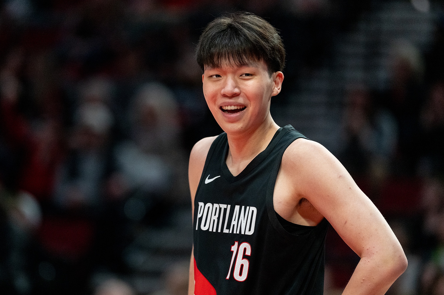 杨瀚森夏联首秀12+9,战术权重较去年下滑 杨瀚森夏联首秀12+9,战术权重较去年下滑