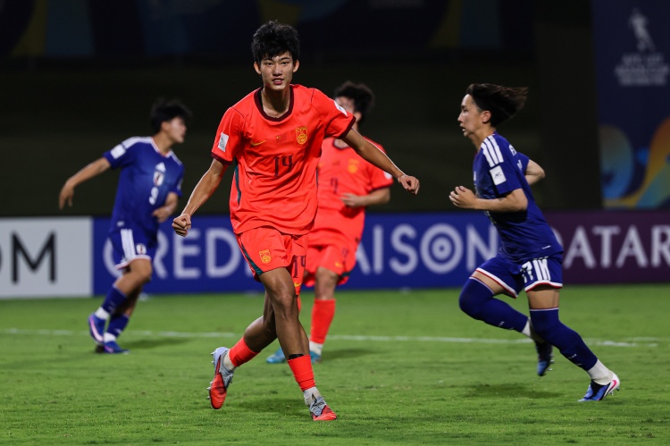 赵松源扛起整条锋线,U17国足1-1尼日利亚暴露慢热顽疾 赵松源扛起整条锋线,U17国足1-1尼日利亚暴露慢热顽疾