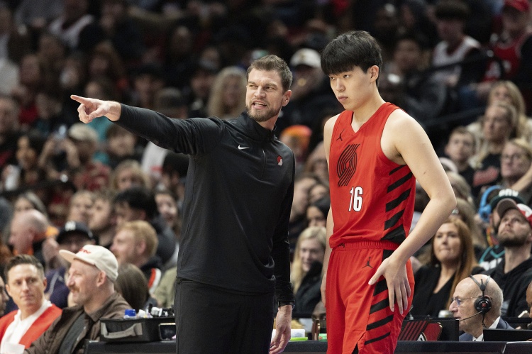 杨瀚森夏联12+9+4难改开拓者球迷预期：降低期望值才明智