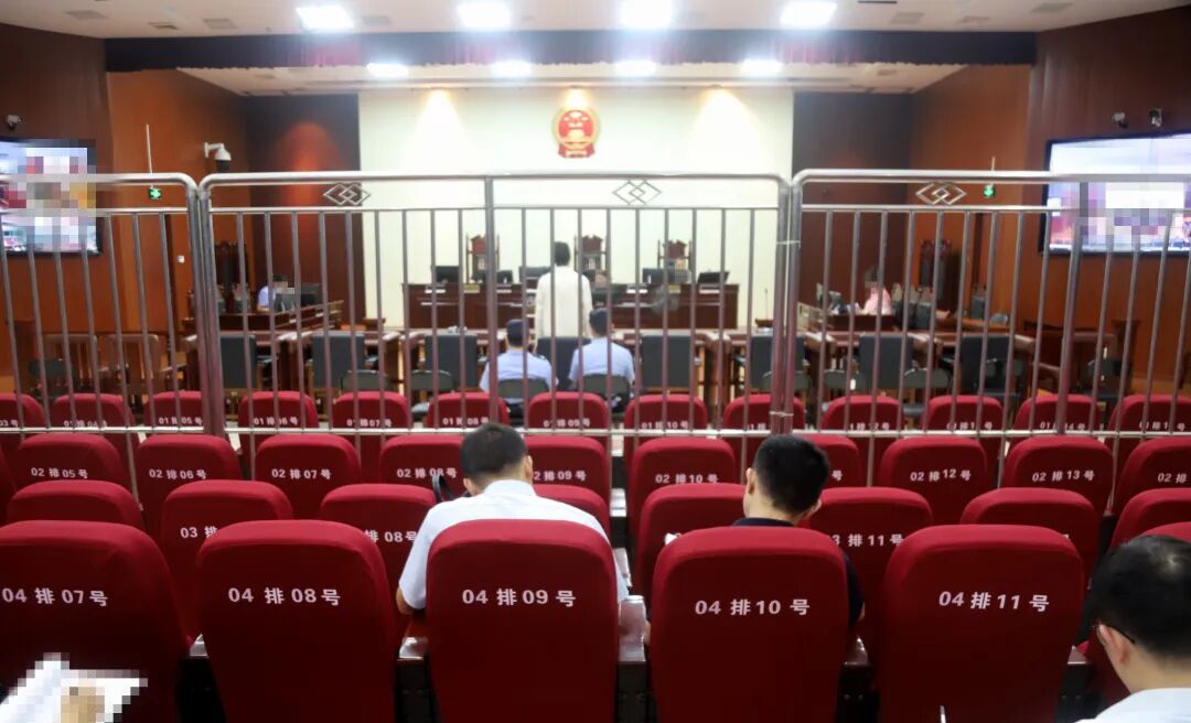 前门将董某某6场放球收64万 判刑1年6个月罚款8万