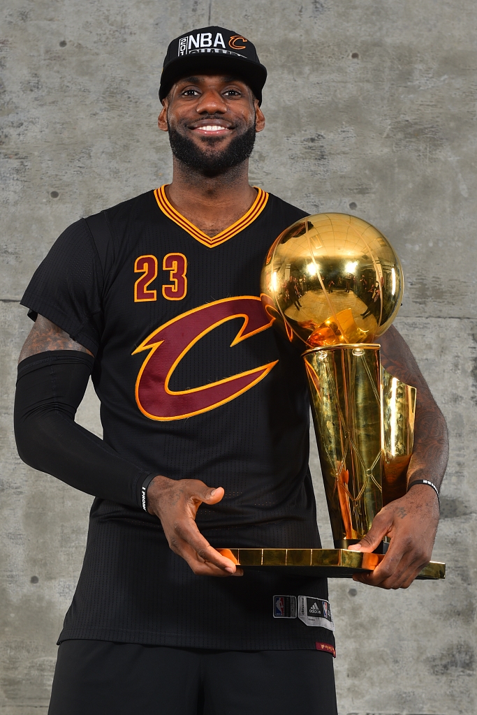 布伦森连夺三奖创历史 成第11位获ESPY最佳男运动员的NBA球员 布伦森连夺三奖创历史 成第11位获ESPY最佳男运动员的NBA球员