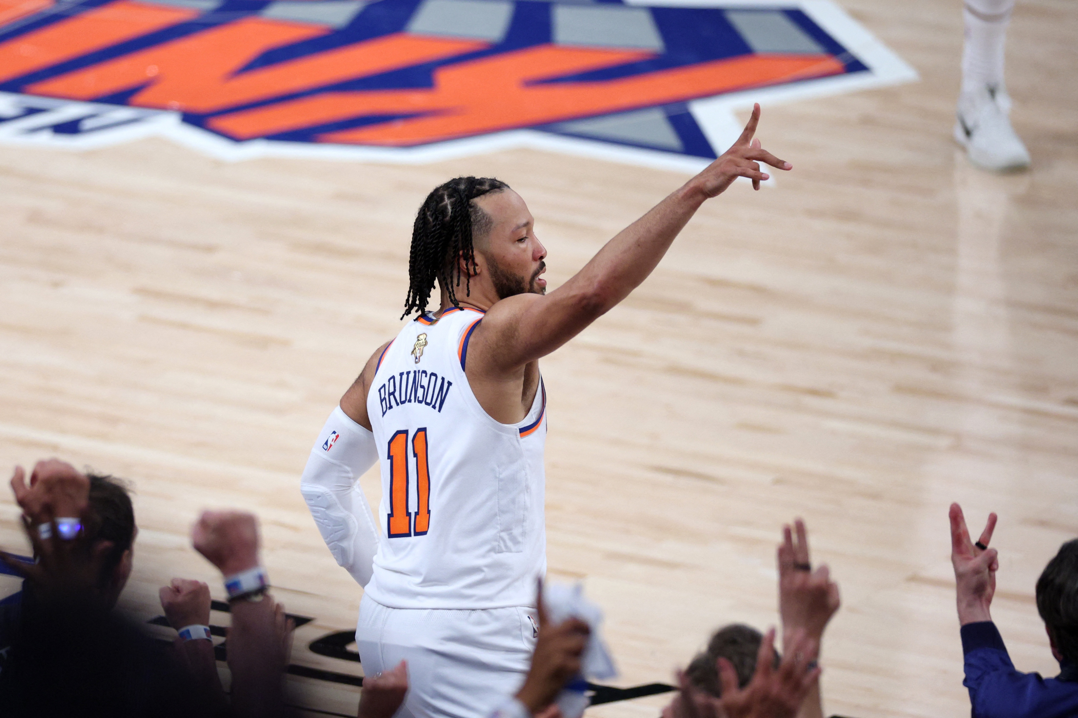 布伦森连夺三奖创历史 成第11位获ESPY最佳男运动员的NBA球员 布伦森连夺三奖创历史 成第11位获ESPY最佳男运动员的NBA球员