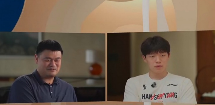 杨瀚森启蒙教练:身体素质逊于姚易郅,从后卫打法练技术