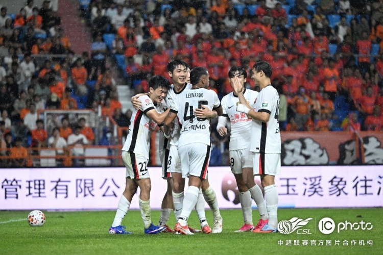 双球争议+越位无效,海港客场2-2遭云南玉昆逼平 双球争议+越位无效,海港客场2-2遭云南玉昆逼平
