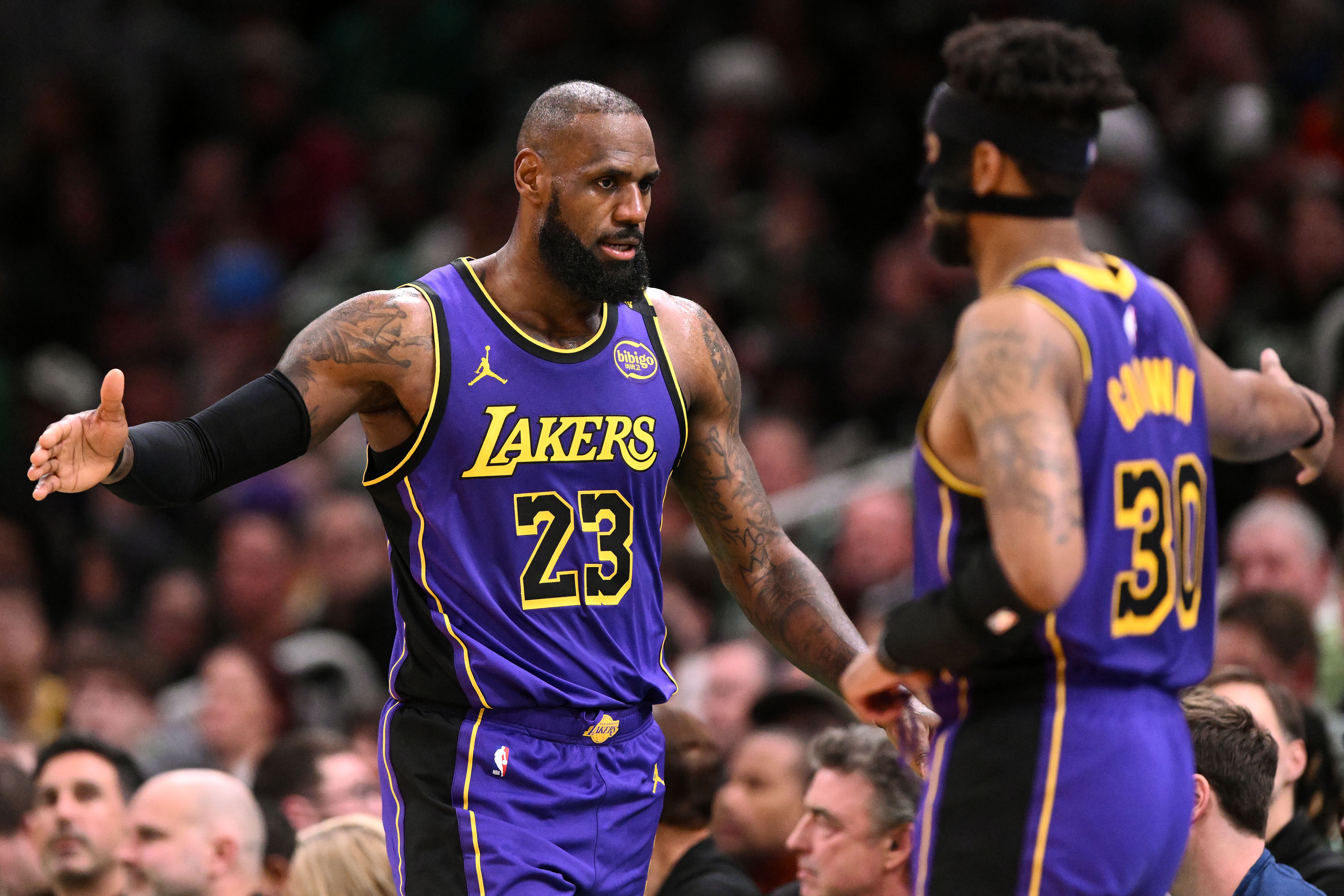 Nick Wright:骑士是詹姆斯头号热门 76人概率超预期 勇士成黑马