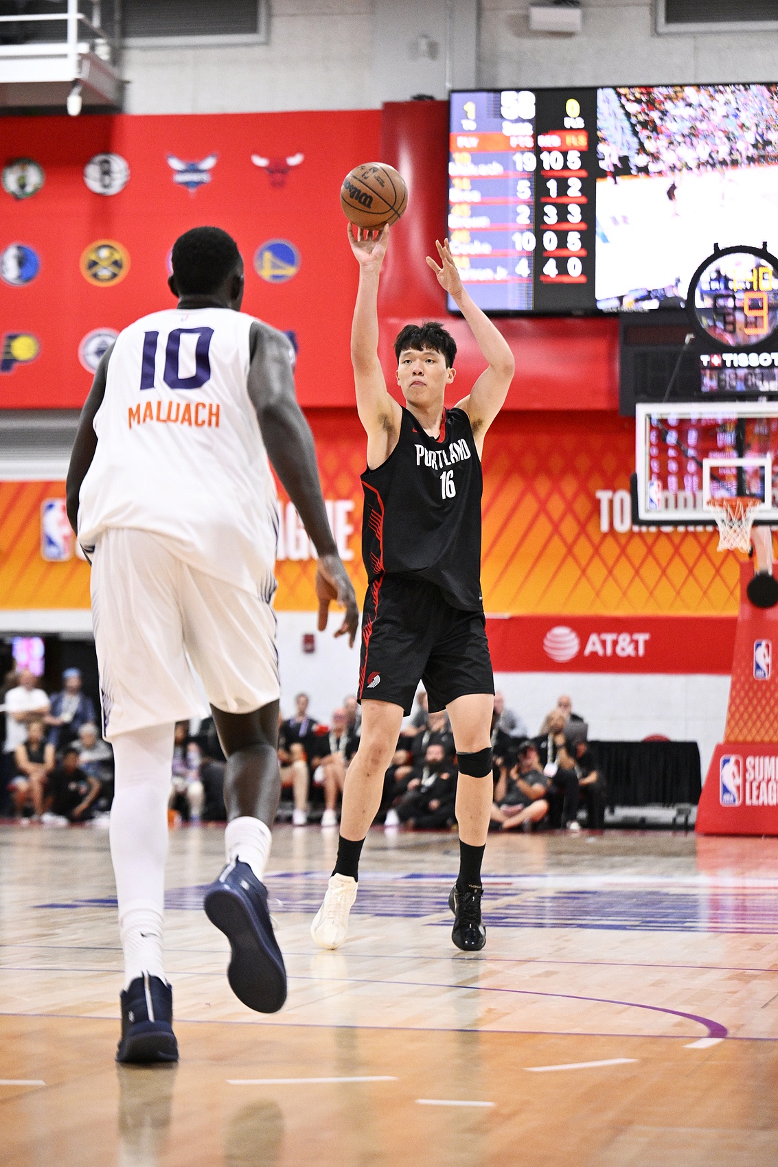 拓媒:杨瀚森夏联对位马卢阿奇暴露得分困境