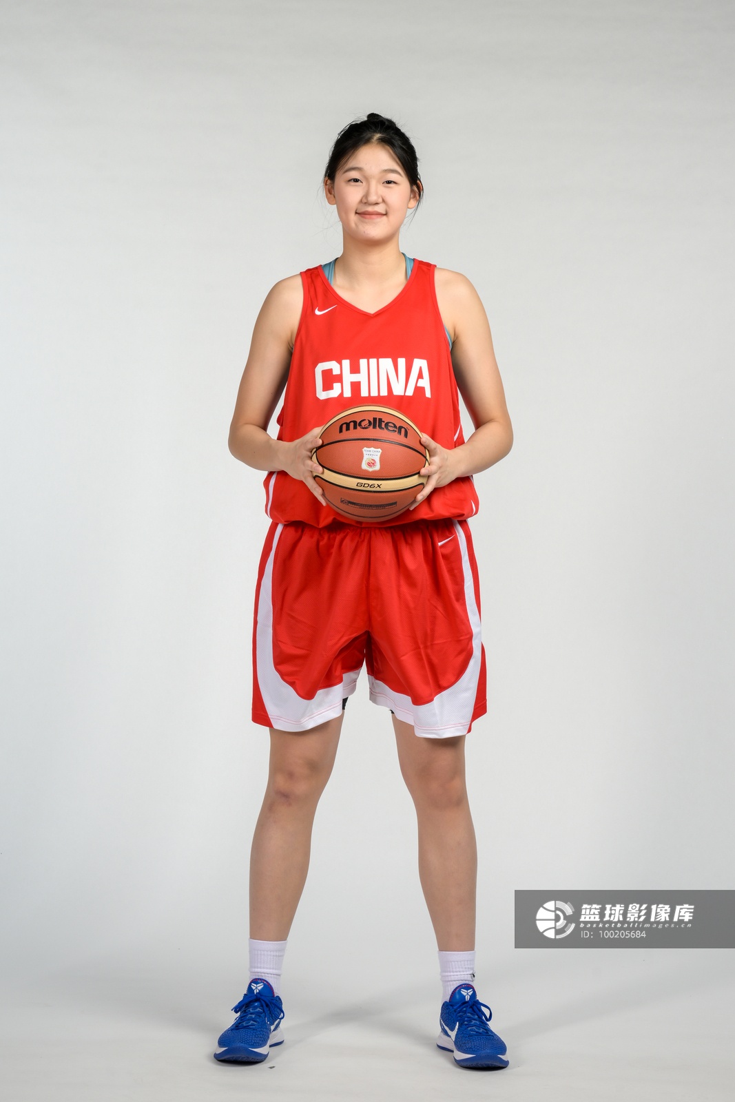 媒体人评孙晗昀:190持球型前锋,脚步达2号位标准
