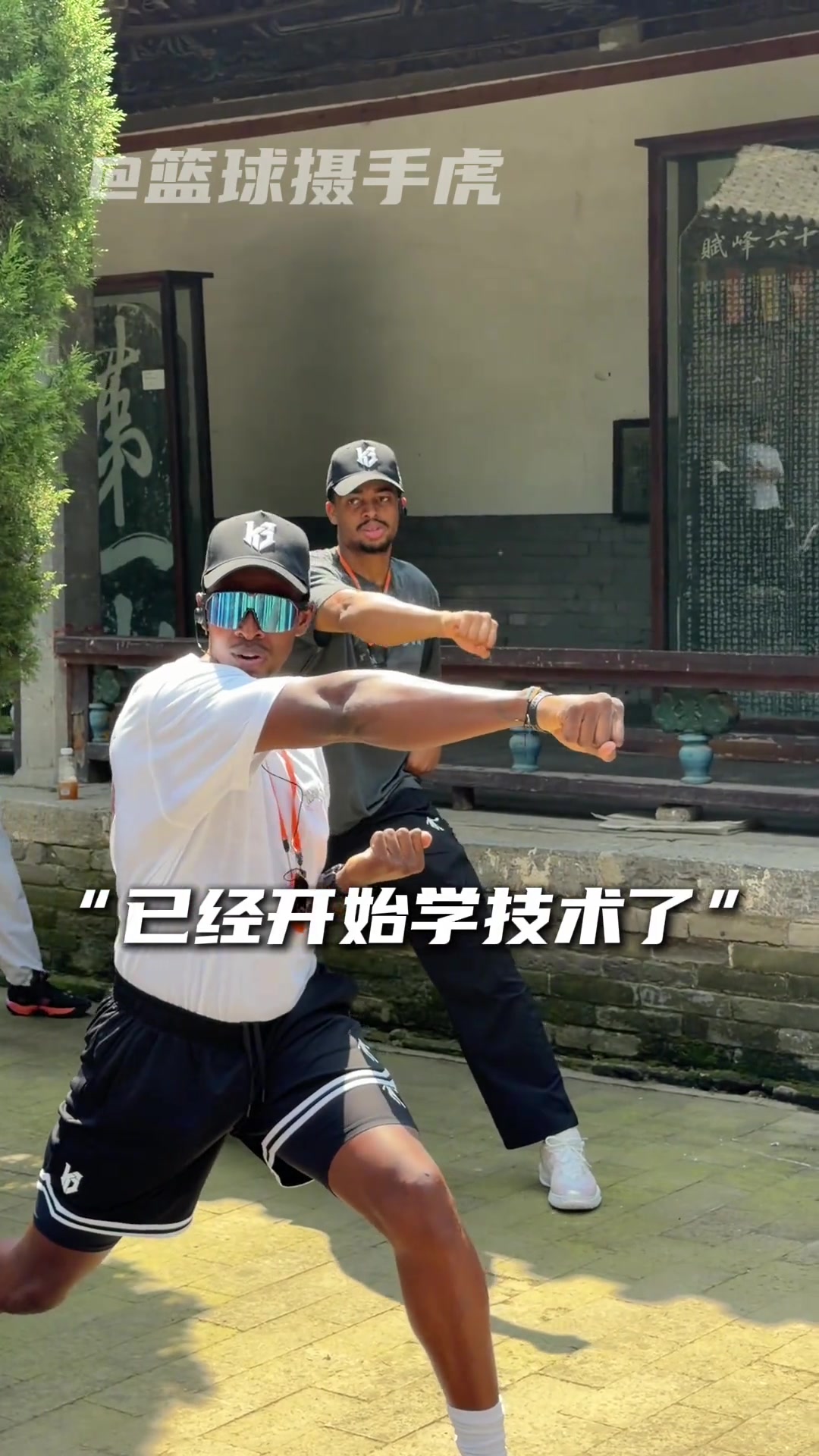 凯尔登·约翰逊少林寺进修 获赠法号“凯僧” 凯尔登·约翰逊少林寺进修 获赠法号“凯僧”
