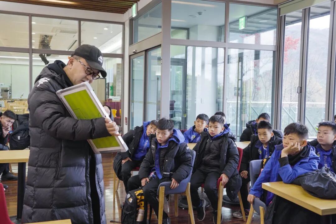 董路专访:中国足球应先培养五大联赛球员 世界杯不是目标 董路专访:中国足球应先培养五大联赛球员 世界杯不是目标
