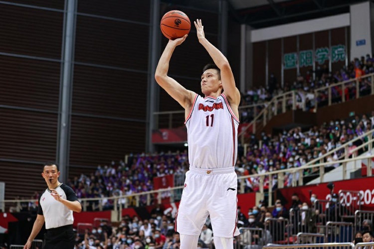 广东宏远接触周鹏 16年功勋或重返争冠序列 广东宏远接触周鹏 16年功勋或重返争冠序列