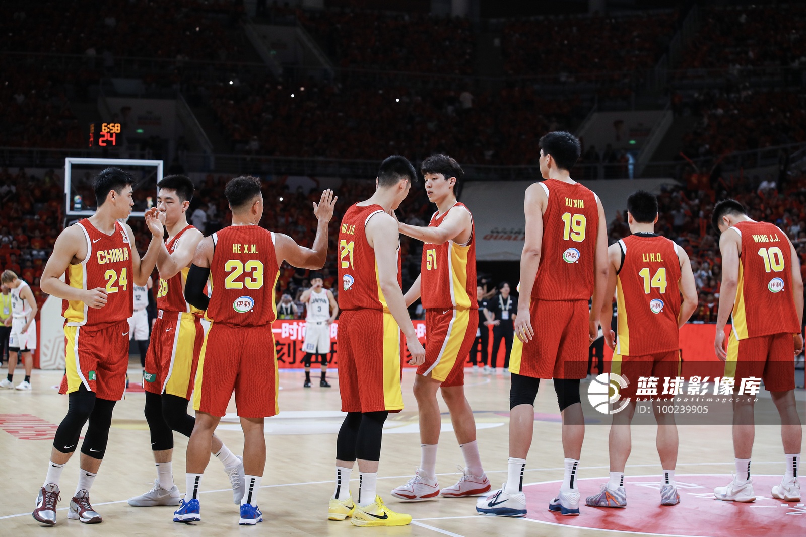 FIBA国际团结杯半场速报：中国男篮62-43领先，商业赛收费争议