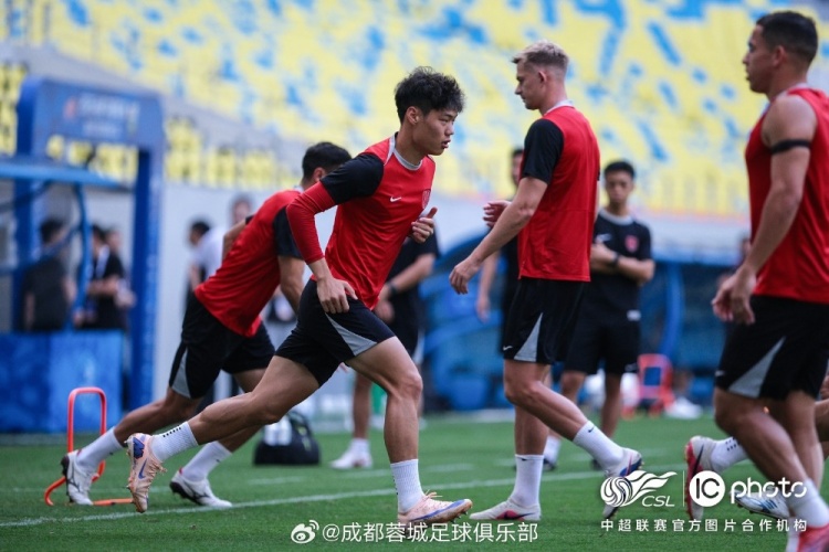 阿洛伊西:明天主力轮换5人,国安边路传中是防守重点 阿洛伊西:明天主力轮换5人,国安边路传中是防守重点