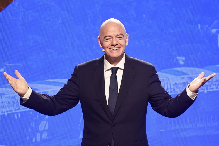 FIFA成立商业子公司被批圈钱;皇马热身大胜,迪奥曼德交易陷僵局 FIFA成立商业子公司被批圈钱;皇马热身大胜,迪奥曼德交易陷僵局
