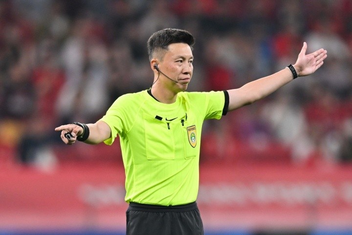 辽宁铁人赛前致电足协要求换裁 公开质疑单丹奥公证性
