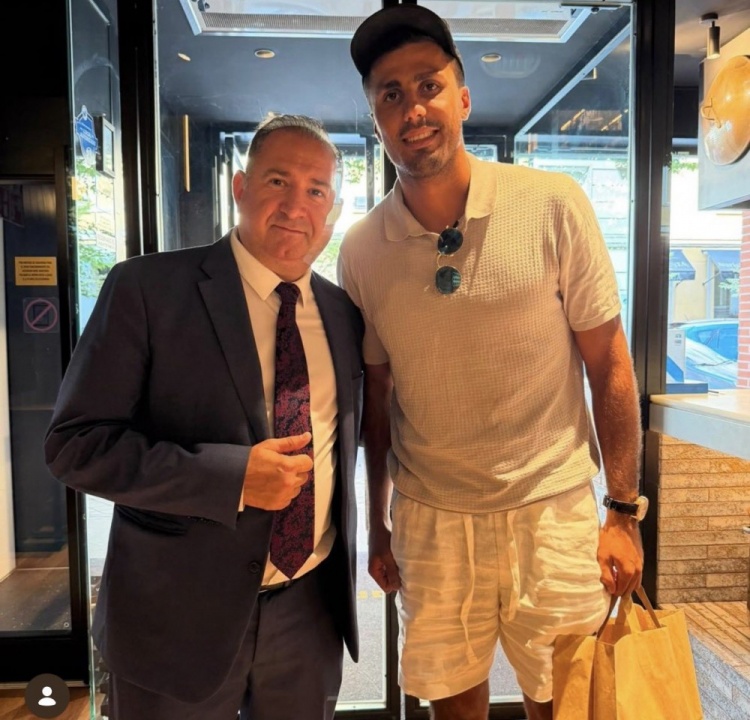 记者目击罗德里现身马德里餐厅，周五仍应参加曼城训练