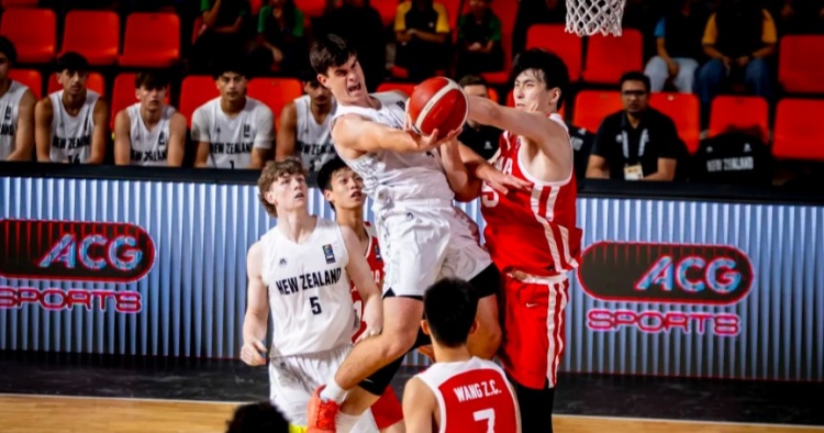 🏀U18男篮亚洲杯-中国男篮力克新西兰进决赛 张淳智18+5