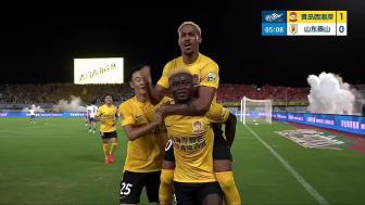 主场13轮不败！西海岸2-0泰山 阿齐兹闪击戴维森破门 双方各染1红