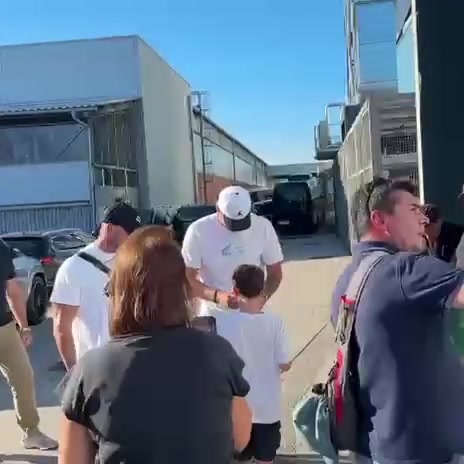 又换新项目了！东契奇带领队友们前往郊区进行保龄球对决