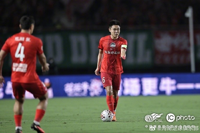 河南俱乐部彩陶坊1-1重庆铜梁龙 古斯塔沃连场破门 河南俱乐部彩陶坊1-1重庆铜梁龙 古斯塔沃连场破门