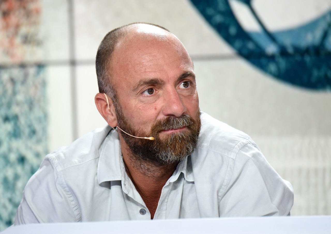 杜加里谈福法纳佣金事件:球员可能缺乏主见,家人的做法太可耻