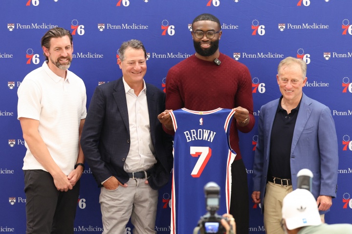 队记:76人曾自认为交易得到布朗希望渺茫 但坚持致电绿军求购