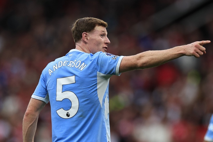 1.35亿欧一分不多！安德森奔跑11+公里统治中场，曼城少打1人获胜
